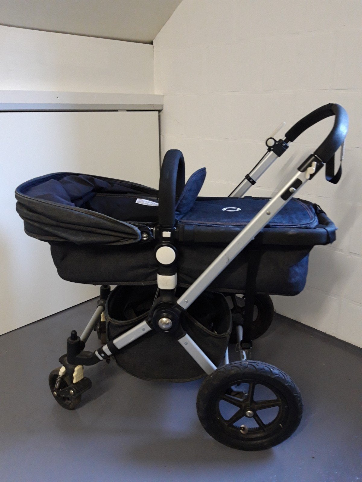 Bugaboo koets in donkerblauw jeans, Kinderen en Baby's, Ophalen, Gebruikt, Luchtbanden, Bugaboo