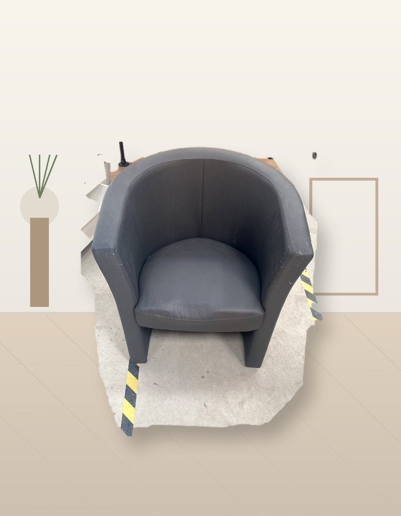 2 fauteuils noirs confortables mais abîmés – 10 € les 2, Maison & Meubles, 75 à 100 cm, Synthétique, Enlèvement, Utilisé