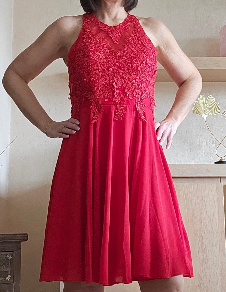 Robe de cocktail ou cérémonie rouge taille M, Kleding | Dames, Gelegenheidskleding, Zo goed als nieuw, Cocktailjurk, Maat 36 (S)