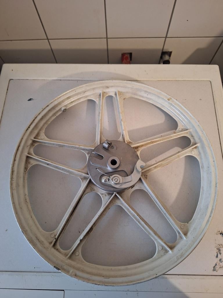 Jantes peugeot 16 pouces avec flasque neuve, Vélos & Vélomoteurs, Enlèvement ou Envoi