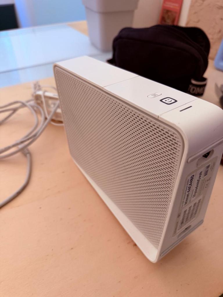 Telenet router met houder, Ophalen, Gebruikt, Router