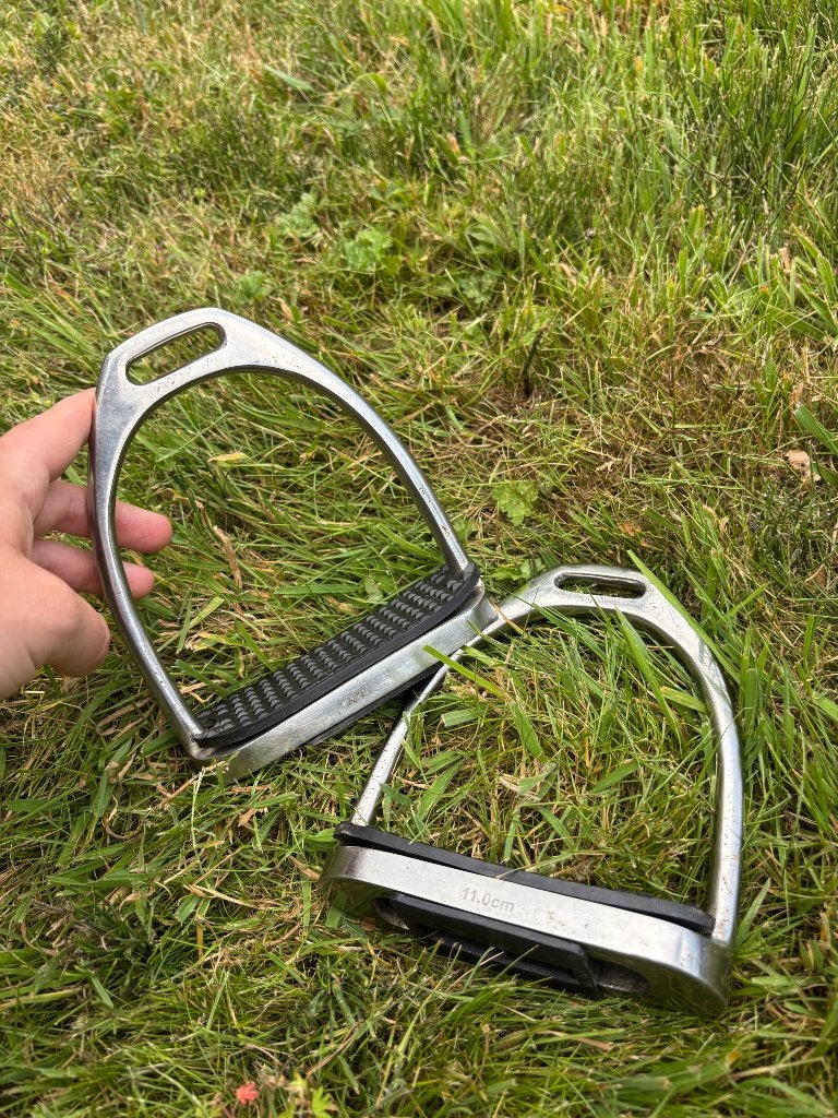 Stijgbeugels, Dieren en Toebehoren, Paarden en Pony's | Hoofdstellen en Tuigage, Ophalen, Gebruikt, Grijs, Harry's Horse