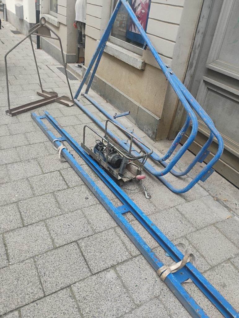 DAKLIER met KRAANBAAN en kruiwagen drager, Ophalen, Gebruikt, Elektrisch