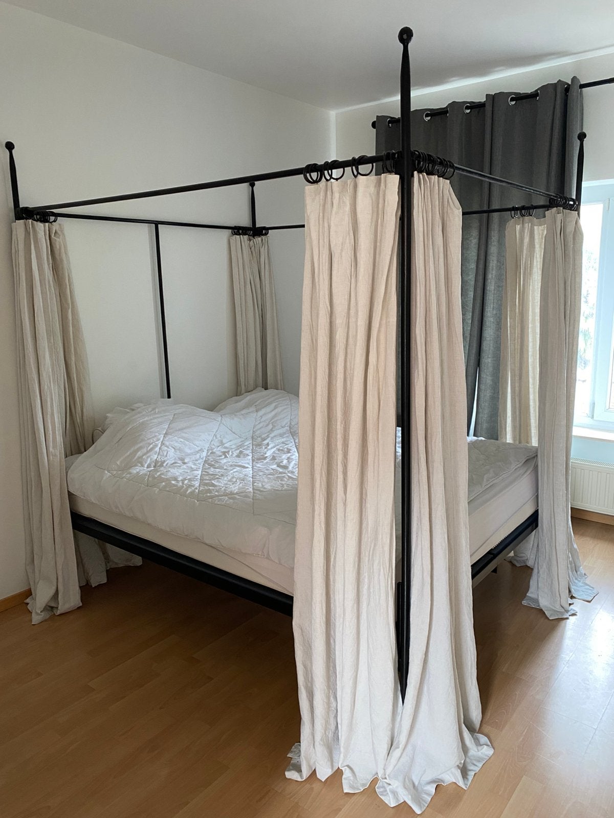 Lits Baldaquin en fer forgé plus matelas neuf, Enlèvement, Comme neuf, Deux personnes