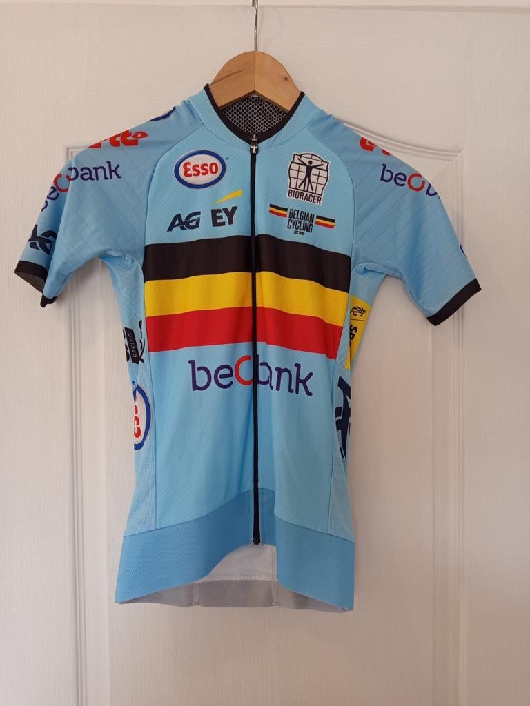 Maillot cyclisme féminin Belgique, Envoi, L