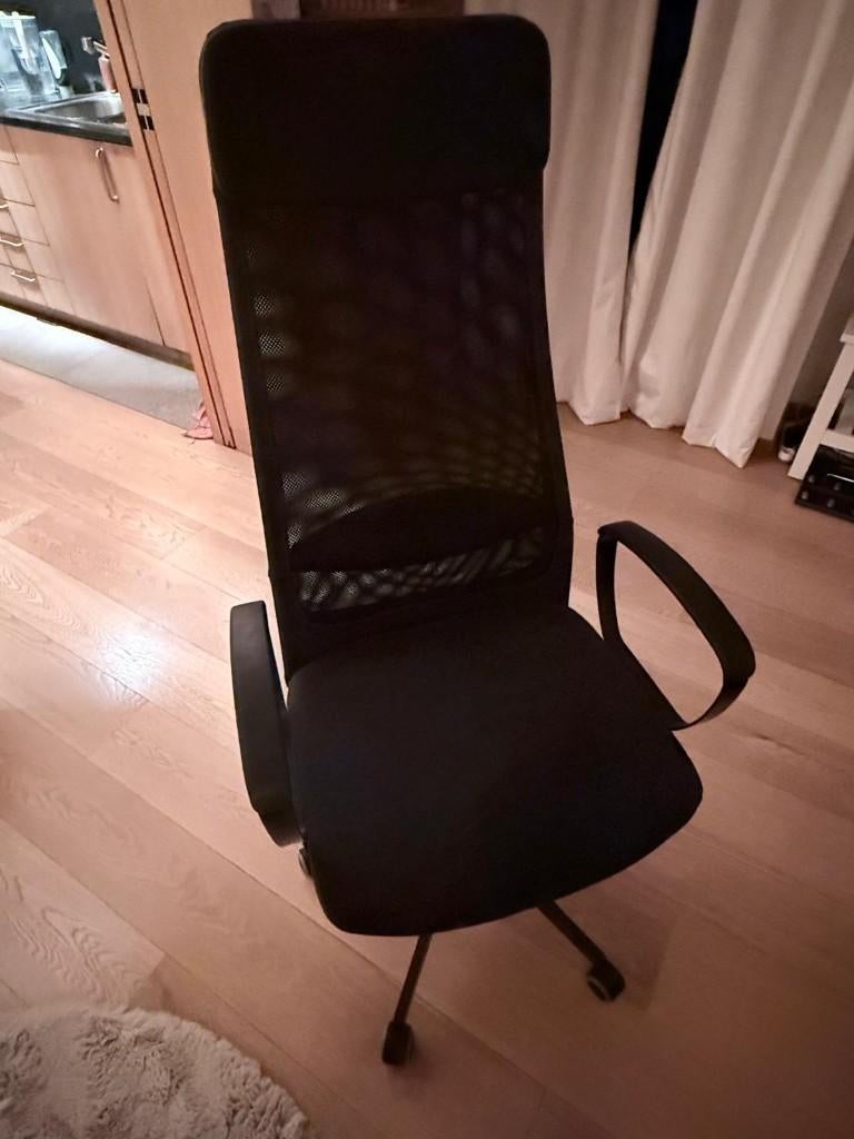 Chaise IKEA bureau - MARKUS, Huis en Inrichting, Bureaustoelen, Ophalen, Zo goed als nieuw, Zwart, Bureaustoel