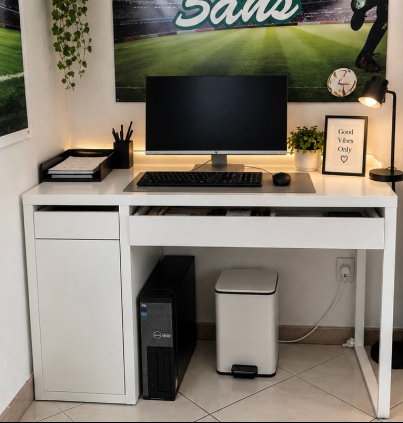 Bureau blanc moderne – nombreux rangements – design élégant, Moderne, Enlèvement, Comme neuf, Blanc