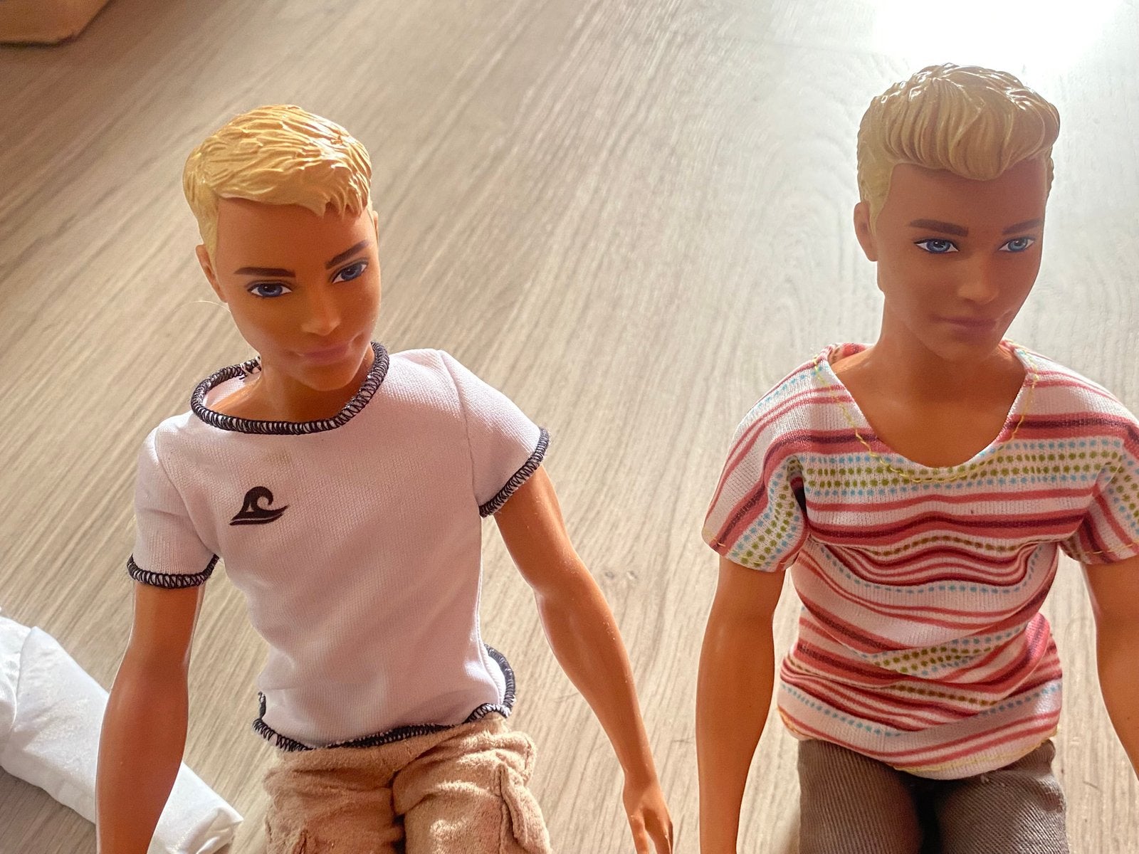 2 Barbies hommes , vêtements et accessoires, Enlèvement, Utilisé, Barbie