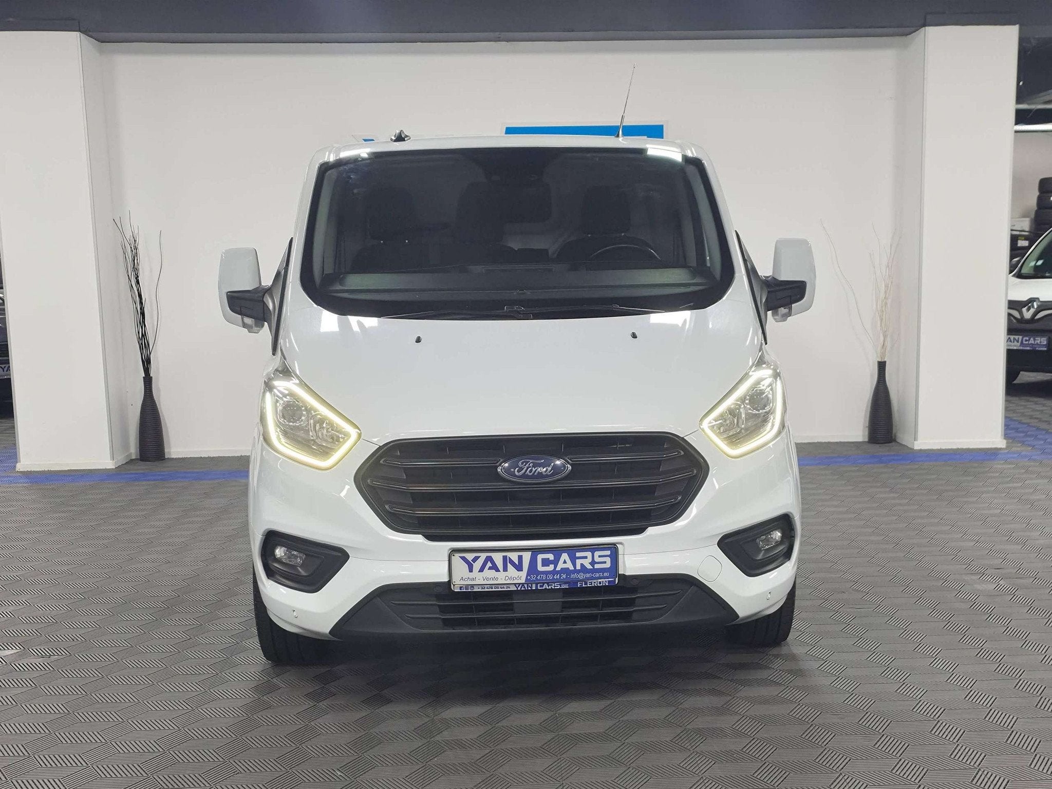 Ford Transit Custom 300L 2.0 EcoBlue 130 ch Automatique · I, Autos, Achat, Entreprise, 3 places, 5 portes