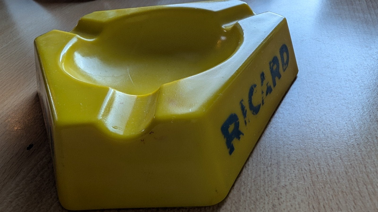 Cendrier Ricard vintage Opalex jaune – années 60/70, Antiquités & Art, Enlèvement ou Envoi