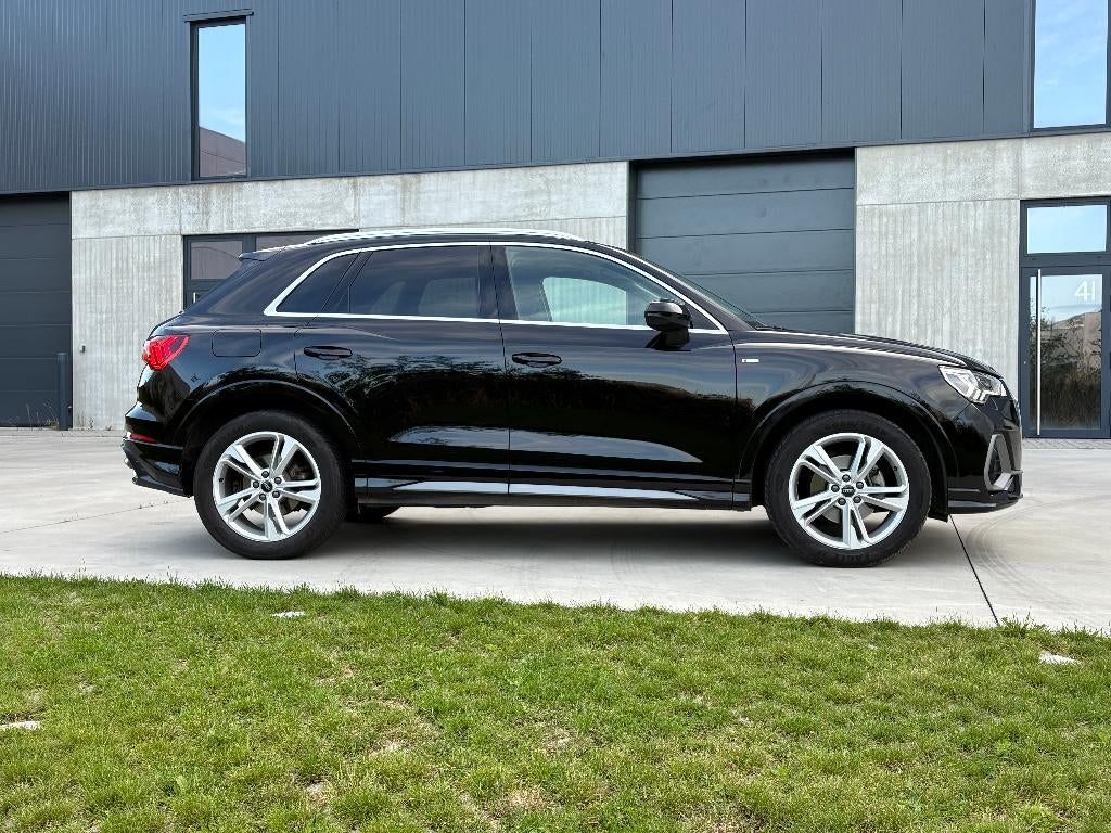 Audi Q3 35 TFSI MHEV S Line  the art of driving in comfort, Achat, Entreprise, Entretenue par le concessionnaire, Noir