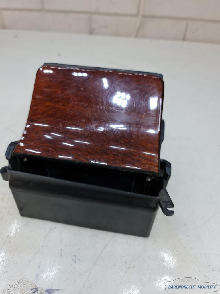 Mercedes W210 E Klasse middenconsole opbergvak center consol, Auto-onderdelen, Gebruikt, Mercedes-Benz AG, Mercedes-Benz, Mercedesstrasse 120
70372  Stuttgart, DE