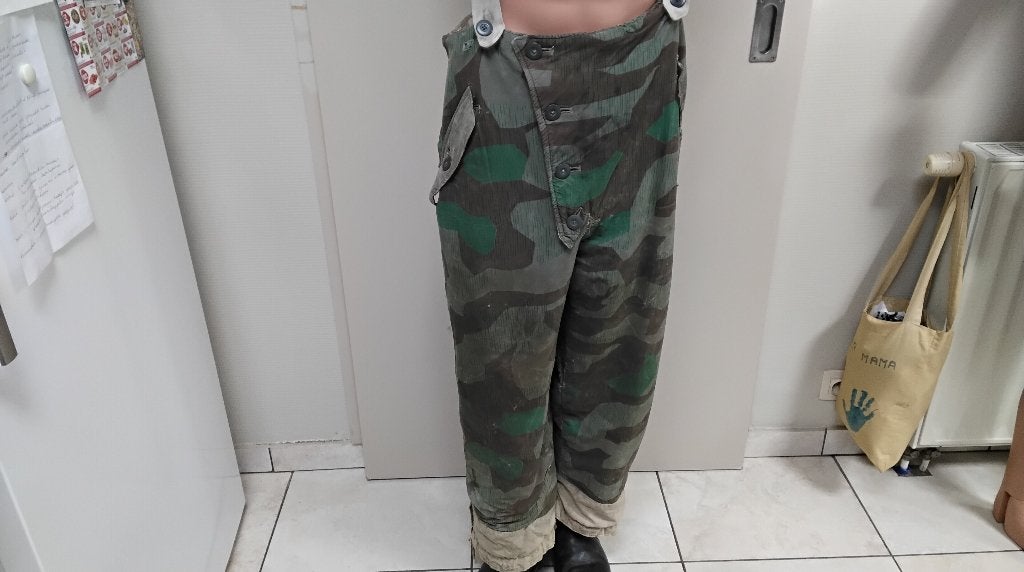 Duitse WO2 omkeerbare camo broek., Enlèvement ou Envoi, Armée de terre, Vêtements ou Chaussures