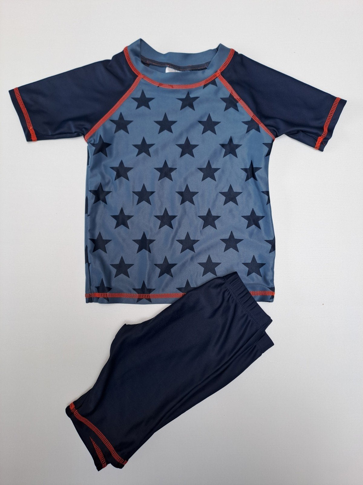 T-shirt de bain et short de bain avec étoiles bleu foncé Mt, Enfants & Bébés, Maillots de bain pour enfants, Garçon, Enlèvement ou Envoi