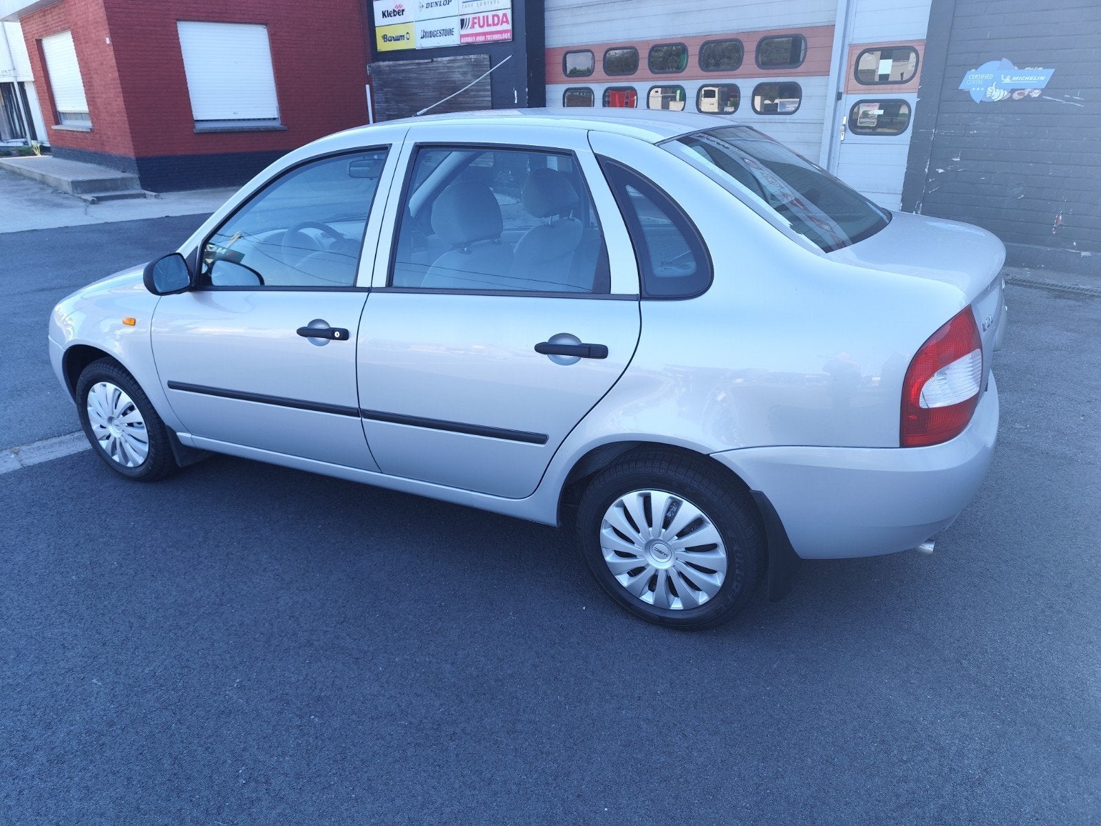 Nouvelle Lada Kalina 1118 à peine 24dkm En parfait état 1600, Autos, Caméra de recul, Achat, Particulier, Kalina