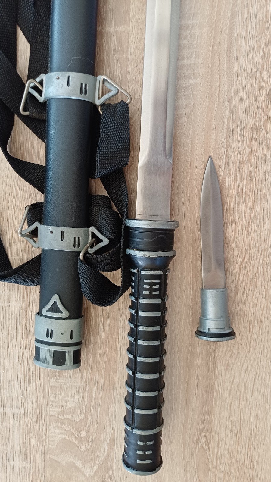 replique épée de Blade, Enlèvement