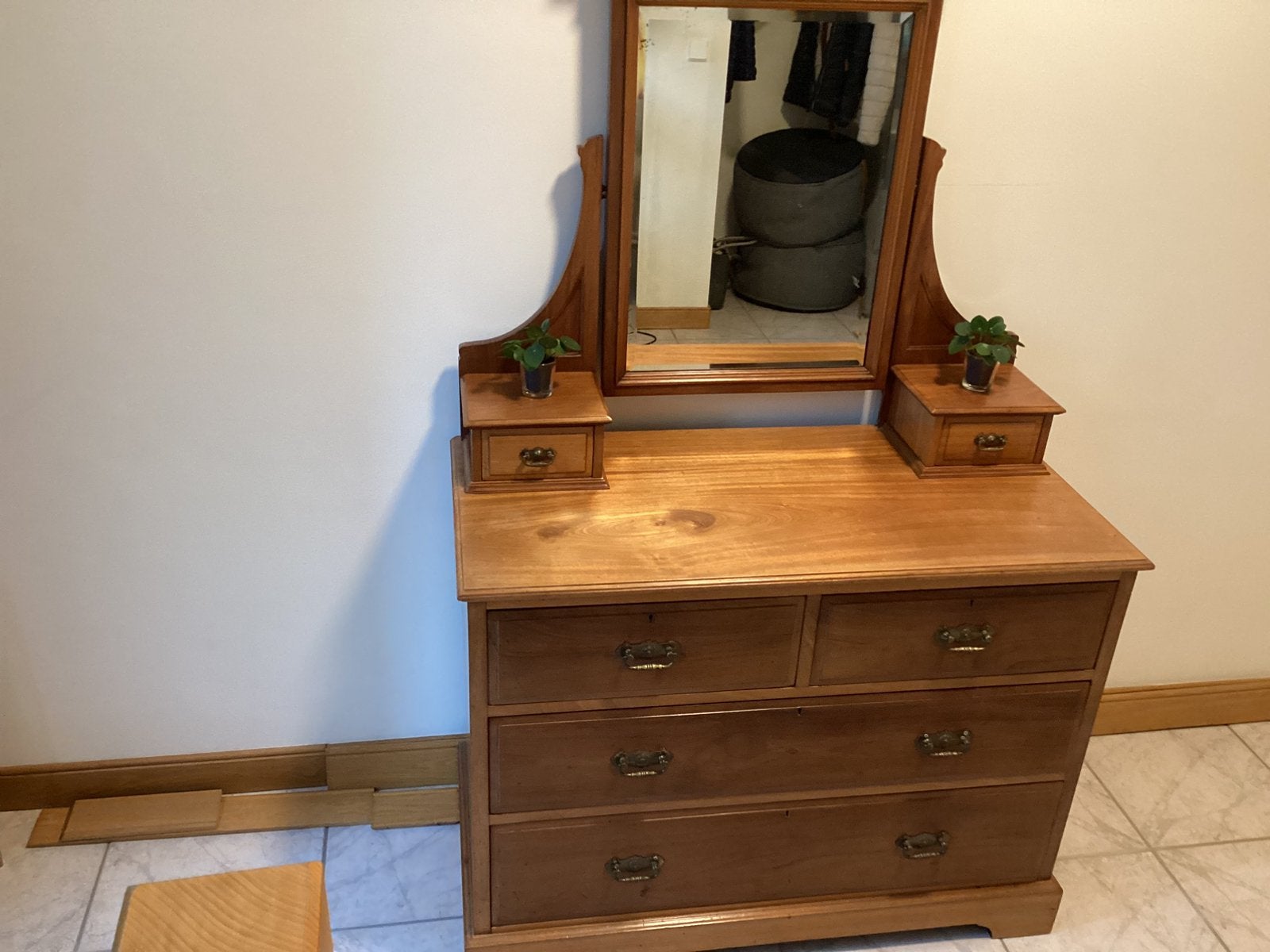 Mooie commode met drie lades, Ophalen, Zo goed als nieuw, Hout