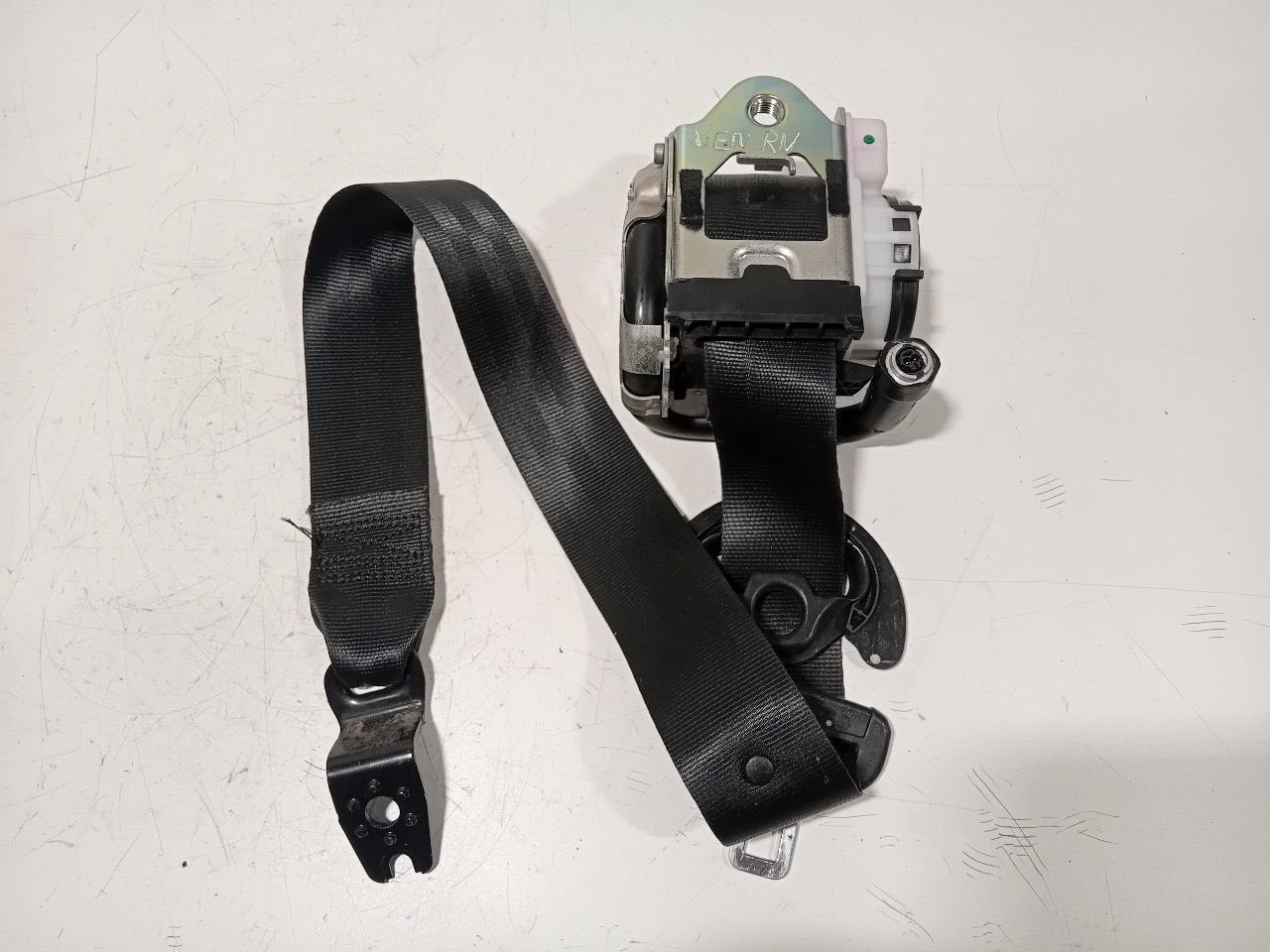Veiligheidsgordel rechts voor Volkswagen Polo, Onderdelen@venauto.nl, Van der Ven Autorecycling B.V., Gebruikt, Ettenseweg 76, 4706 PB Roosendaal, The Netherlands