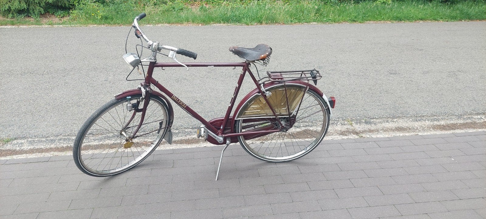 Raleigh herenfiets bordeaux in goede staat. 3 versnellingen., Fietsen en Brommers, Ophalen, Velgrem, Raleigh, Jaren '60 of nieuwer