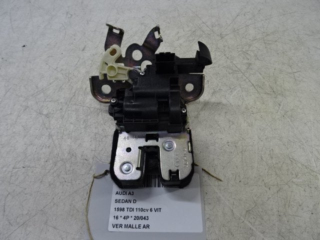 SERRURE COFFRE Audi A3 Limousine (8VS / 8VM) (4H0827505A), Utilisé, Audi, Haillon arrière