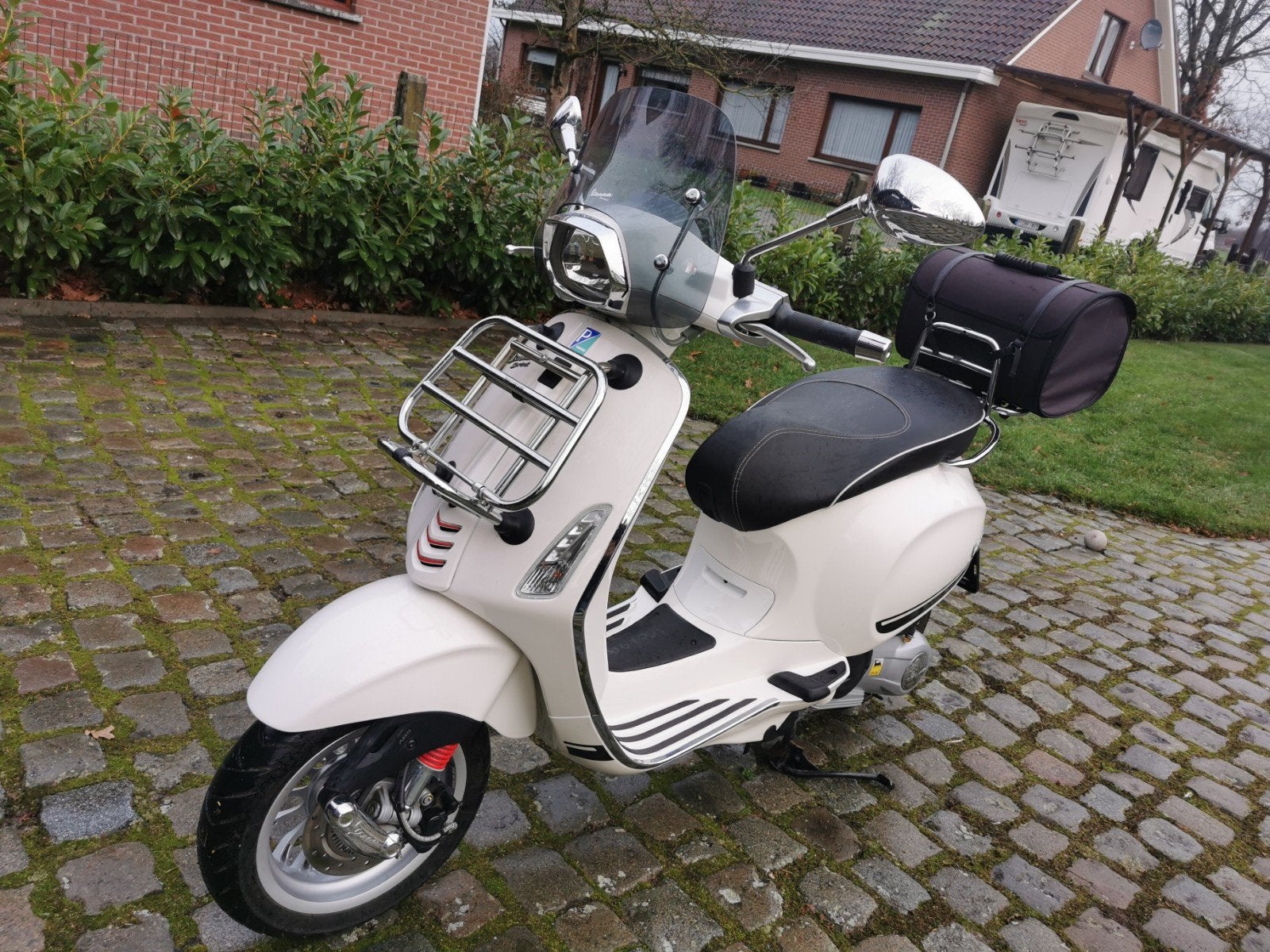 Vespa sprint S 125iè ABS.slechts 2400 kms.bj 08-2015., Motoren, Motoren | Piaggio, Occasion, Bedrijf, Sport, 125 cc