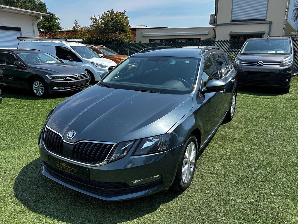 Skoda Octavia Octavia SW 1.6 CR TDi DSG  CARPLAY NAVI, Autos, Skoda, Argent ou Gris, Euro 6, Entreprise, 116 ch