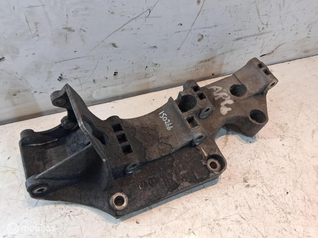 Dynamo steun arl Audi A3 8P ('03-'12) 045903143C, Audi, Gebruikt, Audi, Ophalen of Verzenden