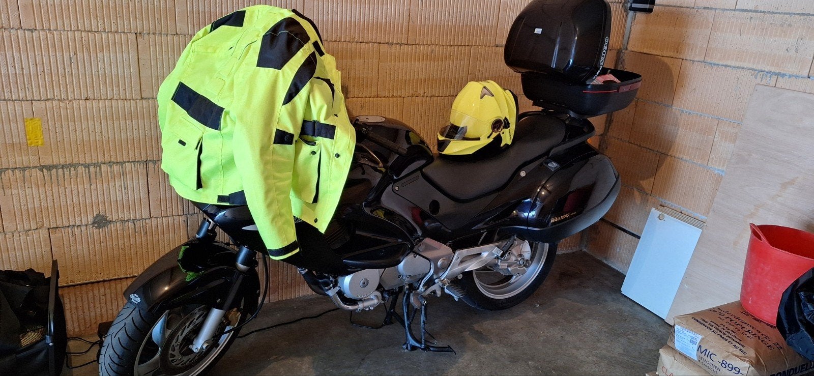Honda Deauville 650 NT, Particulier