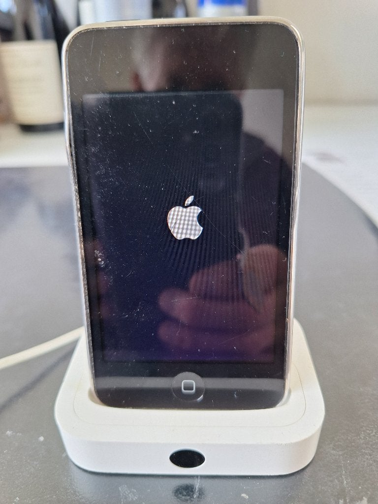 Apple Ipod 8 gb touch 2nd generation plus docking station, Touch, 2 à 10 GB, Enlèvement, Utilisé