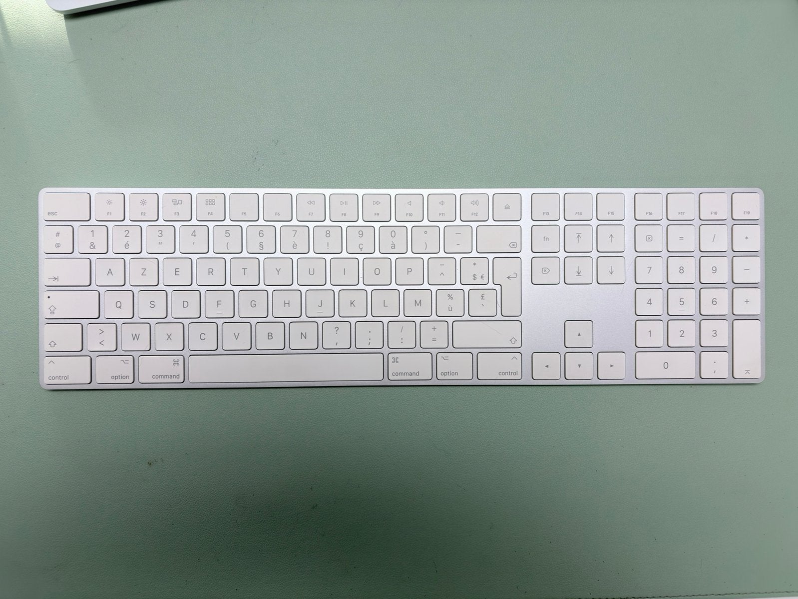 AZERTY Apple Magic Toetsenbord met Numpad, Informatique & Logiciels, Claviers, Azerty, Comme neuf, Enlèvement, Pavé numérique