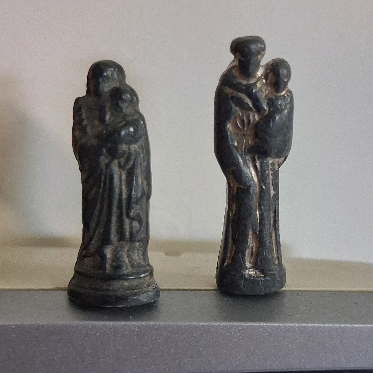 Antieke miniatuur heiligenbeeldjes - tin of lood, Verzamelen, Ophalen of Verzenden, Gebruikt, Religie