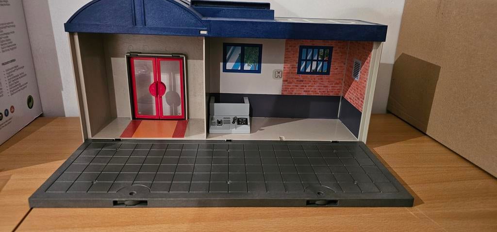 Politie kantoor plus gesloten doos met mannetjes., Kinderen en Baby's, Speelgoed | Playmobil, Ophalen of Verzenden