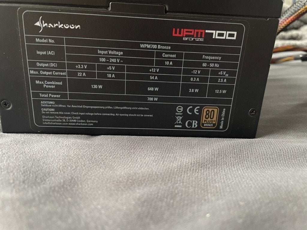 Sharkoon WPM700 Bronze (700W PC Voeding), Computers en Software, Computerbehuizingen, Ophalen of Verzenden, Gebruikt