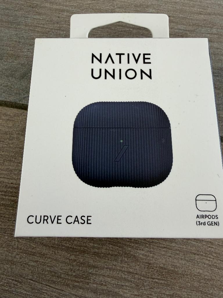 Native Union Curve Case voor Apple AirPods (3e Gen), Neuf, Noir, Chargement sans fil, Enlèvement