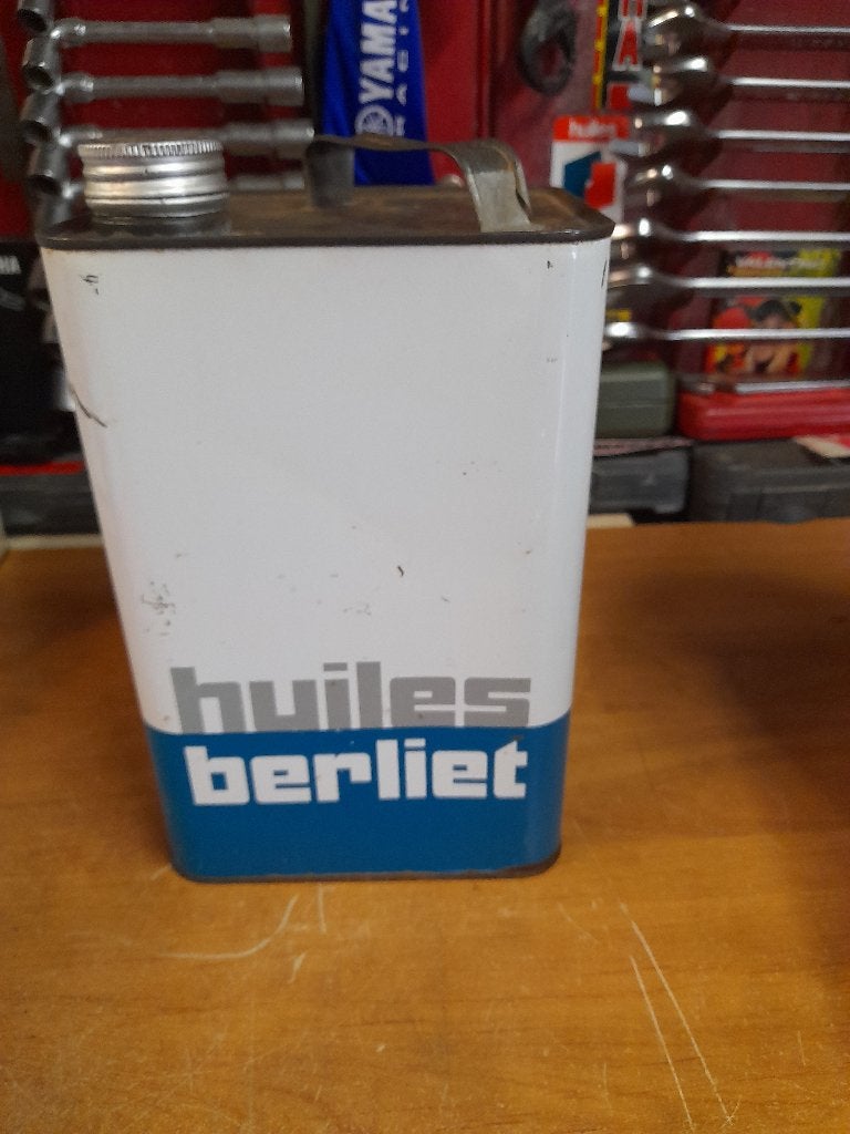 ancien bidon huile vide berliet 5 litres mv2 sae 30/40, Enlèvement ou Envoi, Utilisé, Autres types