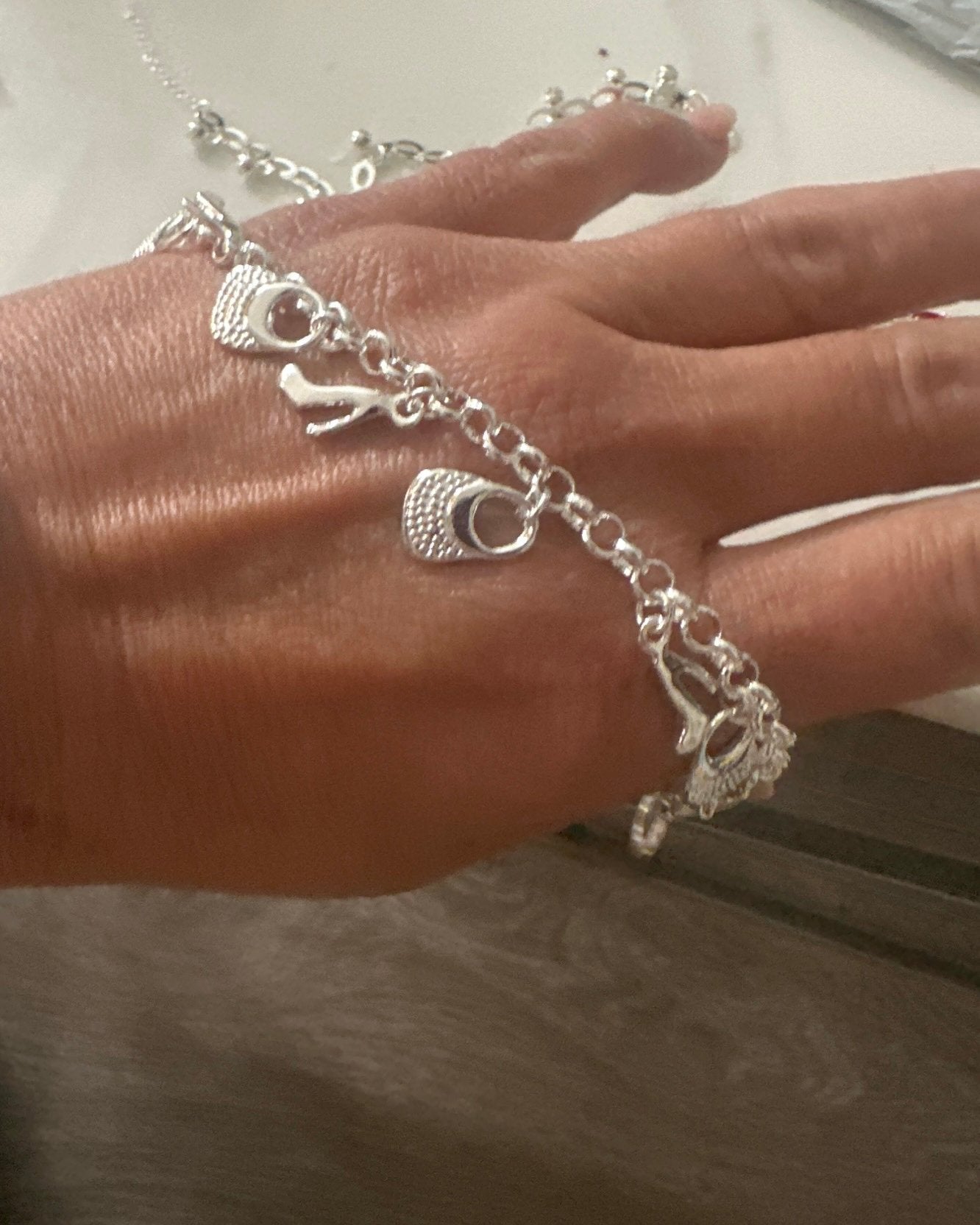 Bracelet breloques, Handtassen en Accessoires, Enkelbandjes en Enkelkettinkjes, Ophalen of Verzenden, Zo goed als nieuw, Zilver