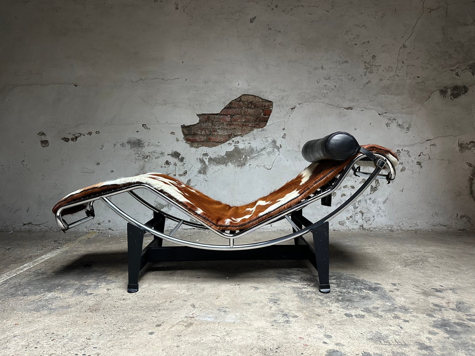 Vintage Cassina LC4 Chaise Longue pony skin Le Corbusier, Ophalen, Eenpersoons, 150 tot 200 cm, Vintage