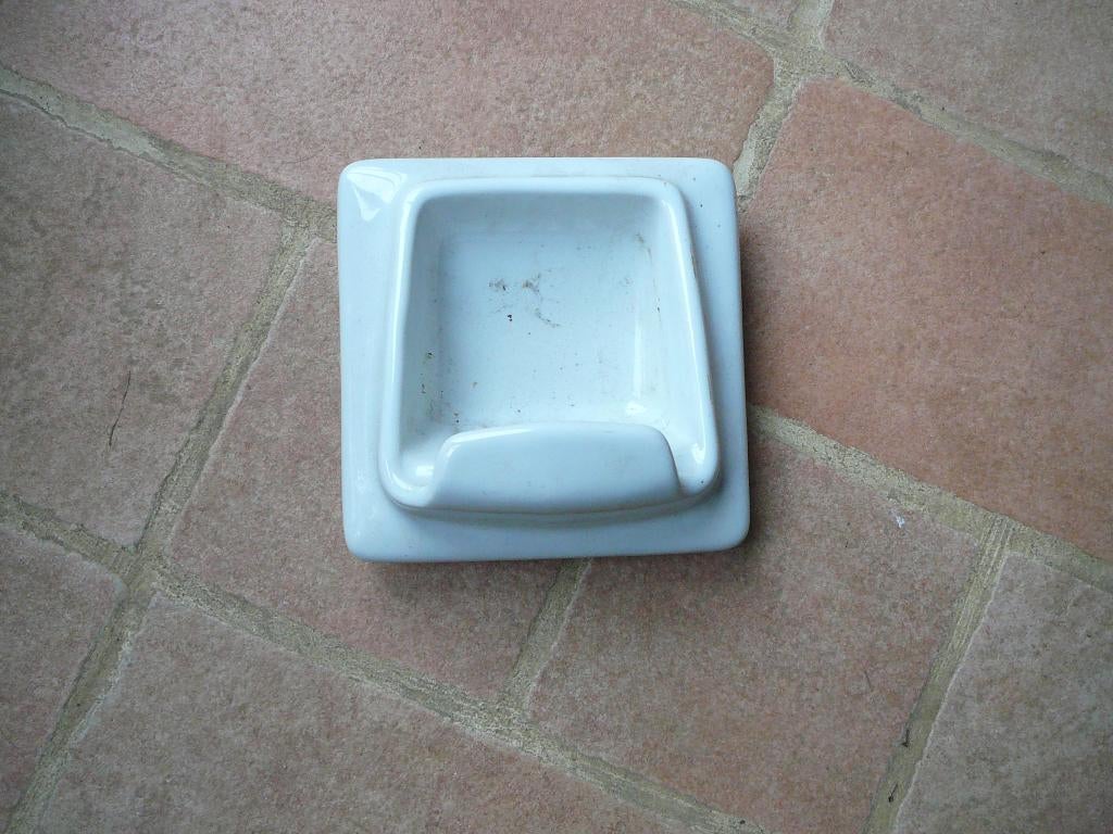 Ancien porte savon, Enlèvement