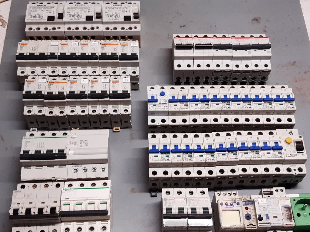 zekeringen differentieel elektriciteit, Doe-het-zelf en Bouw, Ophalen of Verzenden, Zo goed als nieuw, Schneider Electric
