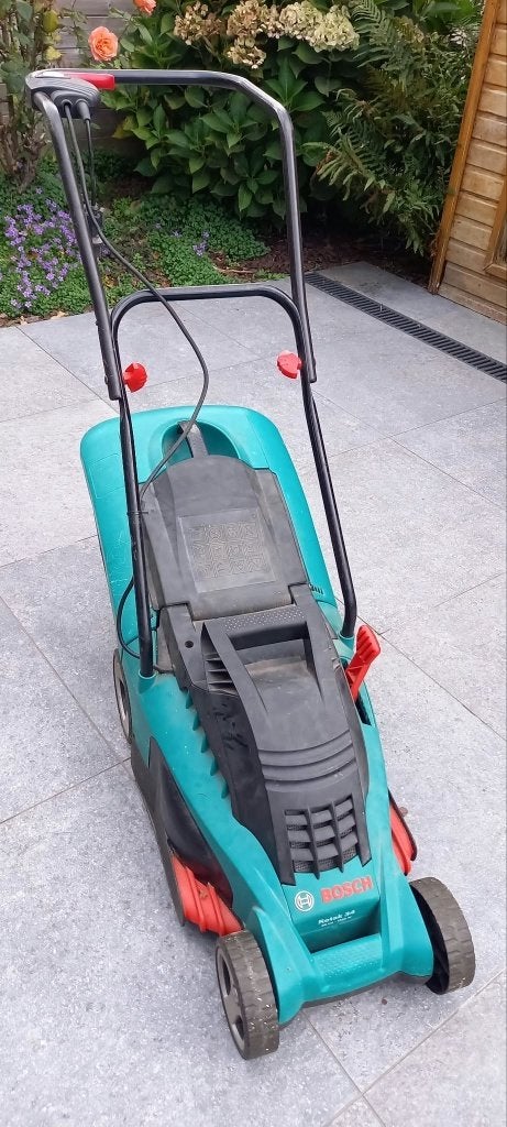 tondeuse bosh rotak 34 pour pieces, Tondeuse rotative, 30 à 39 cm, Enlèvement, Utilisé