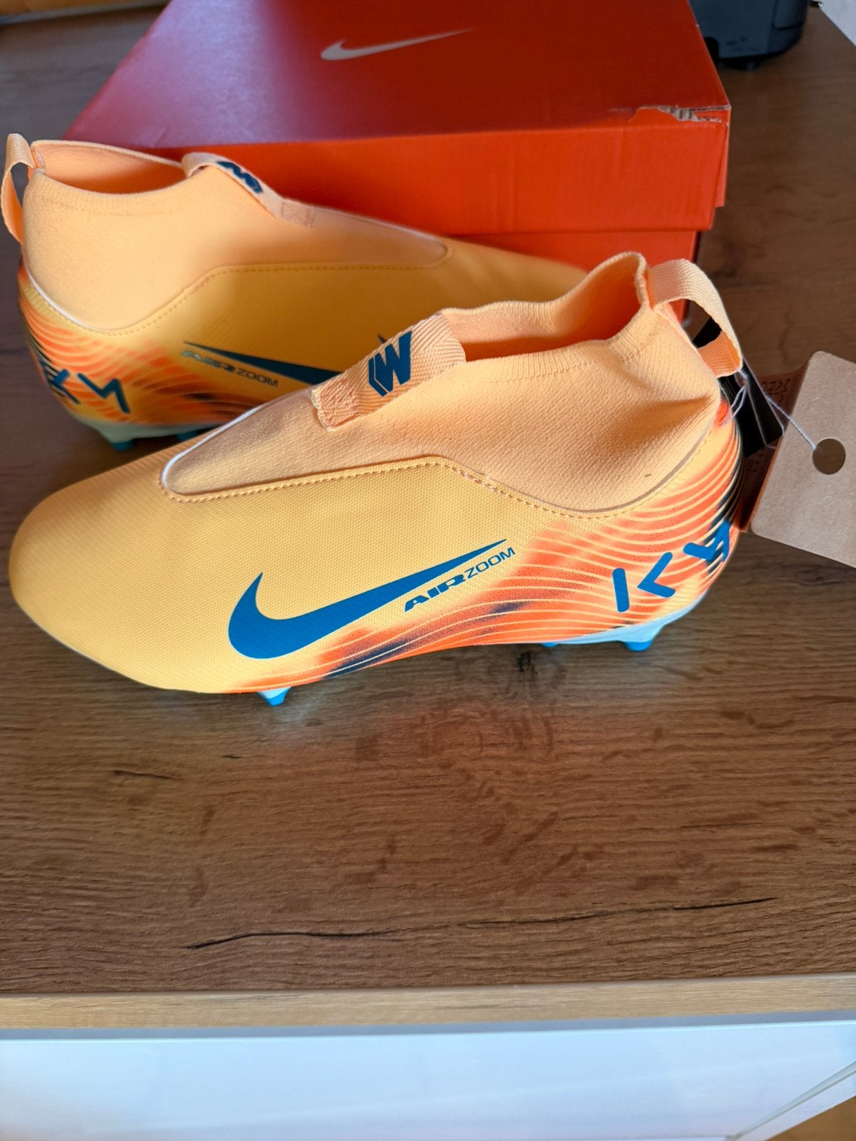 Voetbalschoenen NIKE maat 37 NIEUW, Ophalen, Nieuw