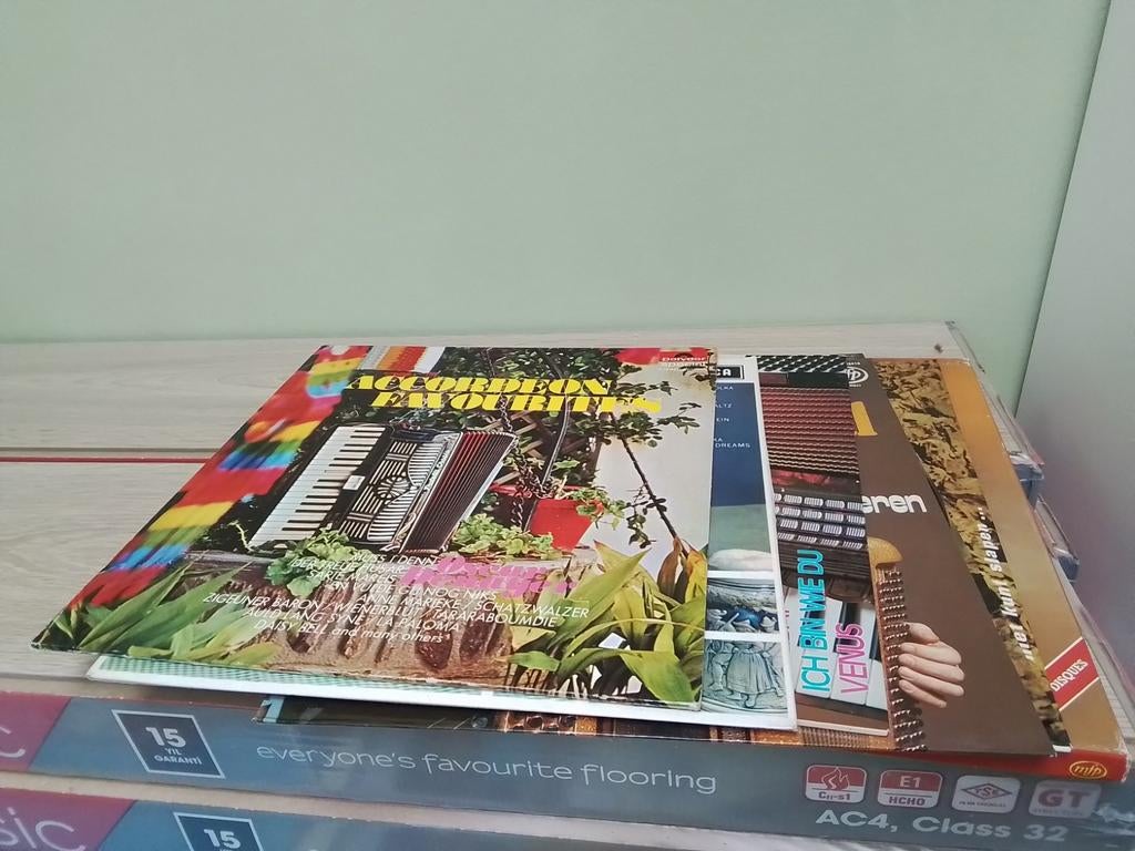 Vinyl platen accordeon muziek, Ophalen
