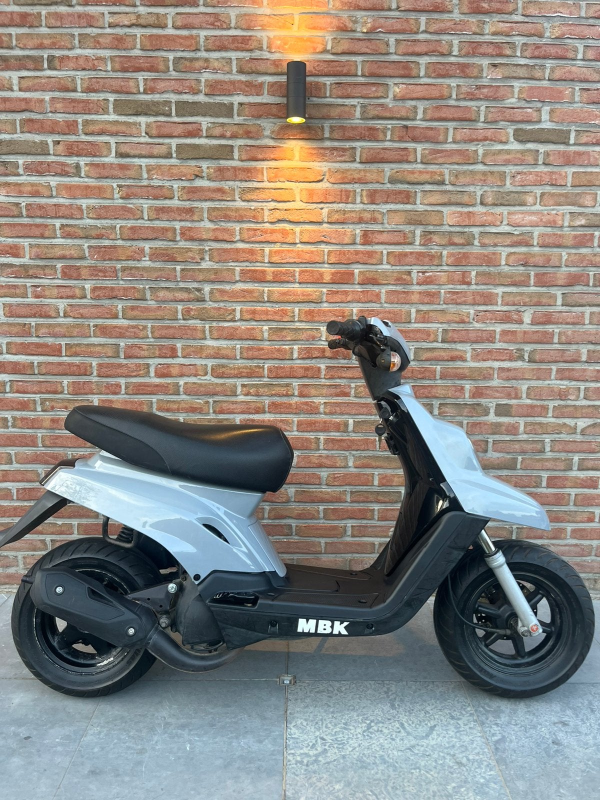 MBK Booster 2005, Fietsen en Brommers, Ophalen, Zo goed als nieuw