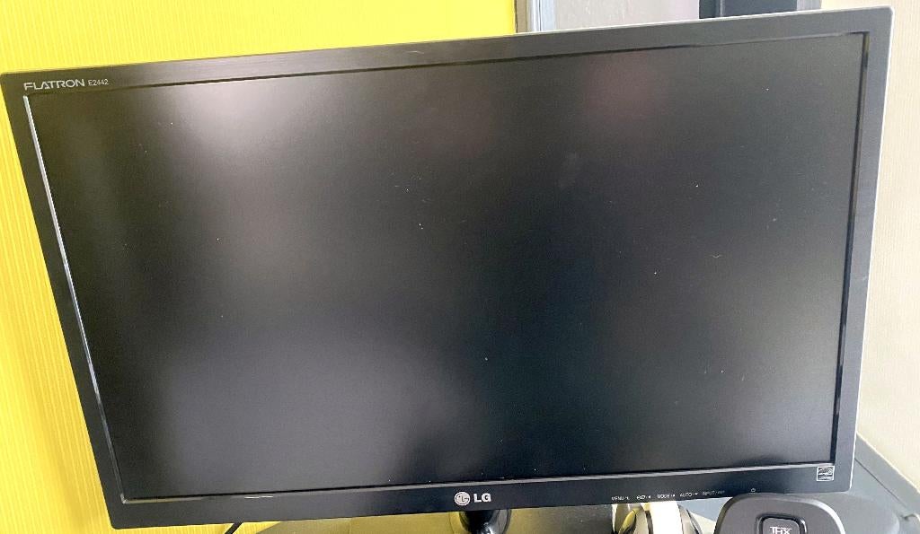 LG Flatron E2442V 24 inch LED Monitor, Computers en Software, Monitoren, Ophalen, HD, 3 tot 5 ms, HDMI