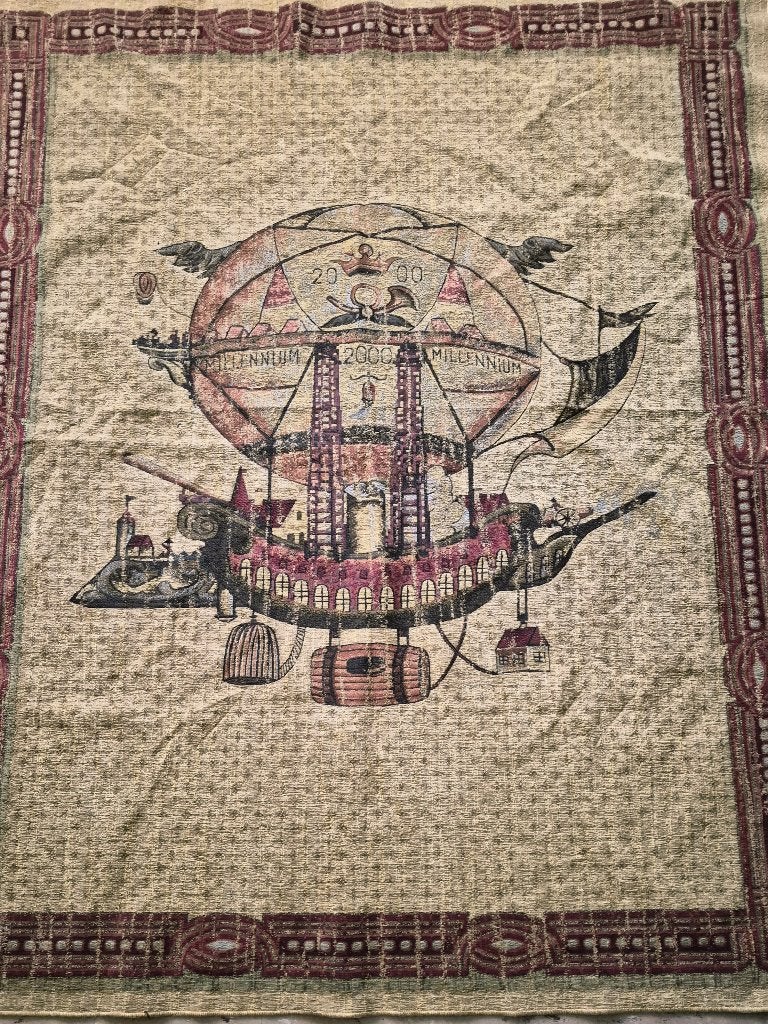 decoratiestuk wandkleed toont een fantasierijk luchtschip, Antiquités & Art, Tapis & Textile, Enlèvement ou Envoi