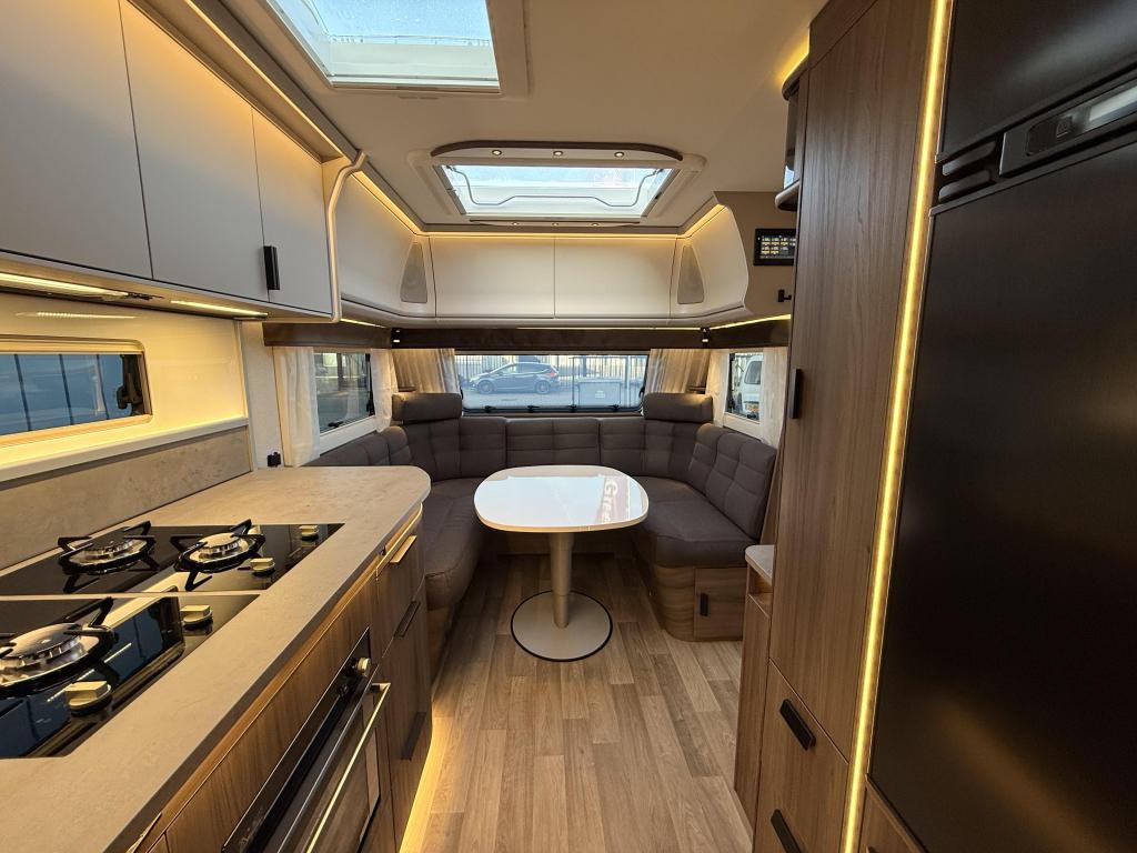 Kabe Royal 520 XL, Rondzit, Schokbreker, Bedrijf, Kabe