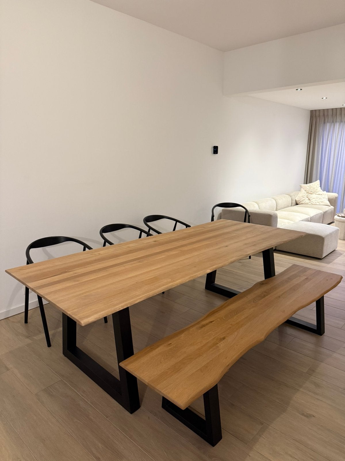 Massieven houten tafel + zitbank, Huis en Inrichting, Tafels | Eettafels, Ophalen, Zo goed als nieuw