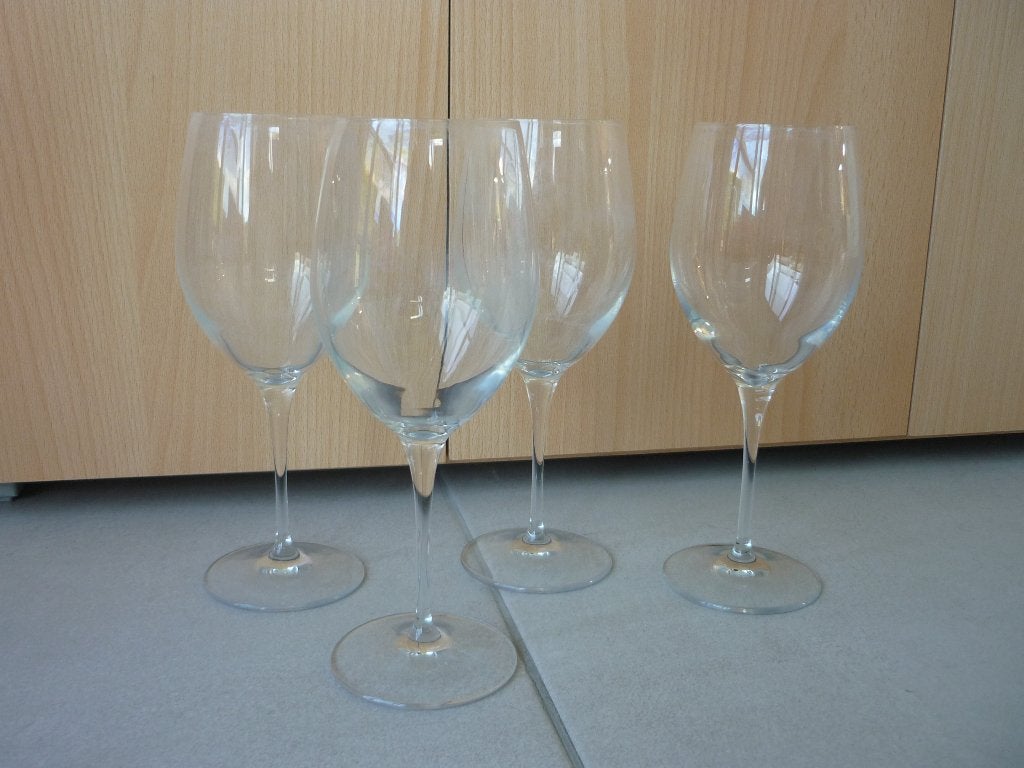 Gratis Set van 4 grote rode wijnglazen, versleten, Ophalen