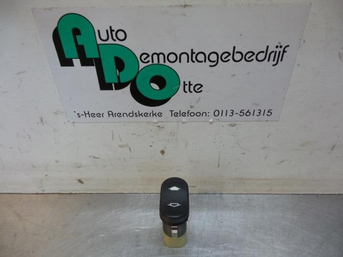 Commutateur vitre électrique d'un Ford Focus (Focus 98-), Autos : Pièces & Accessoires, -, -, -, Enlèvement ou Envoi
