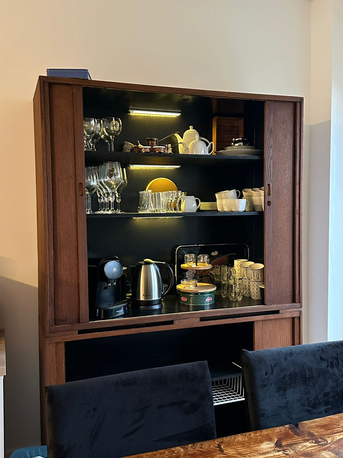 Mooi hout kast gratis, Enlèvement, Comme neuf